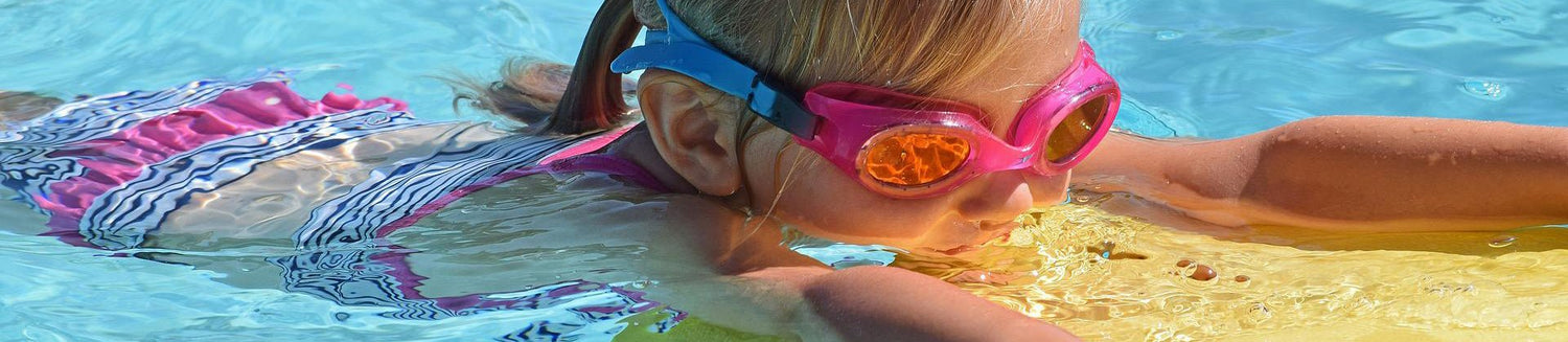 Come insegnare a nuotare ai bambini al mare - Ludoville
