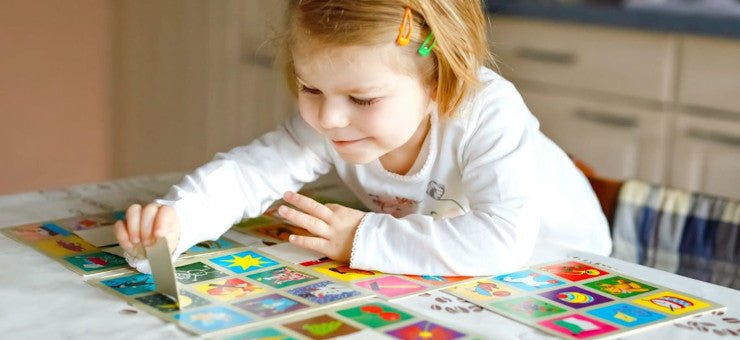 Giocare a carte con i bambini: unattività tanto divertente quanto educativa - Ludoville