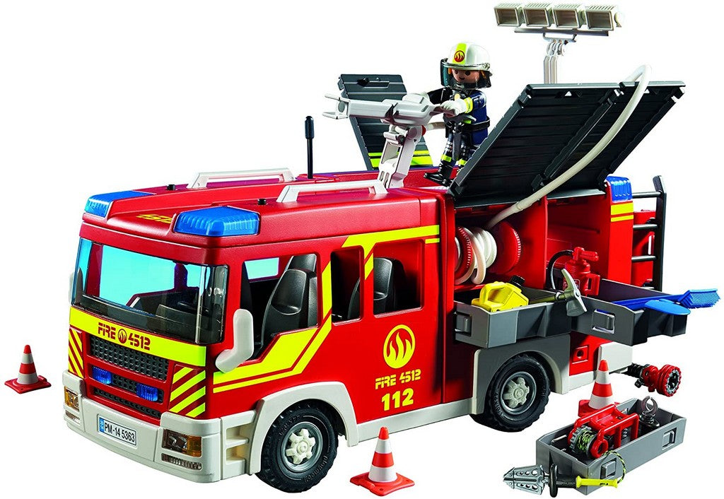 AUTOPOMPA DEI VIGILI DEL FUOCO CON