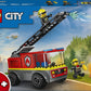 LEGO City 60463 Autopompa con Scala, Camion Giocattolo dei Pompieri con 2 Minifigure, Giochi Educativi per Bambini da 4 Anni