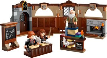 LEGO Harry Potter Castello di Hogwarts: Lezione di Incantesimi con 3 Minifigure e Funzione di levitazione, Giochi Bambini 8+