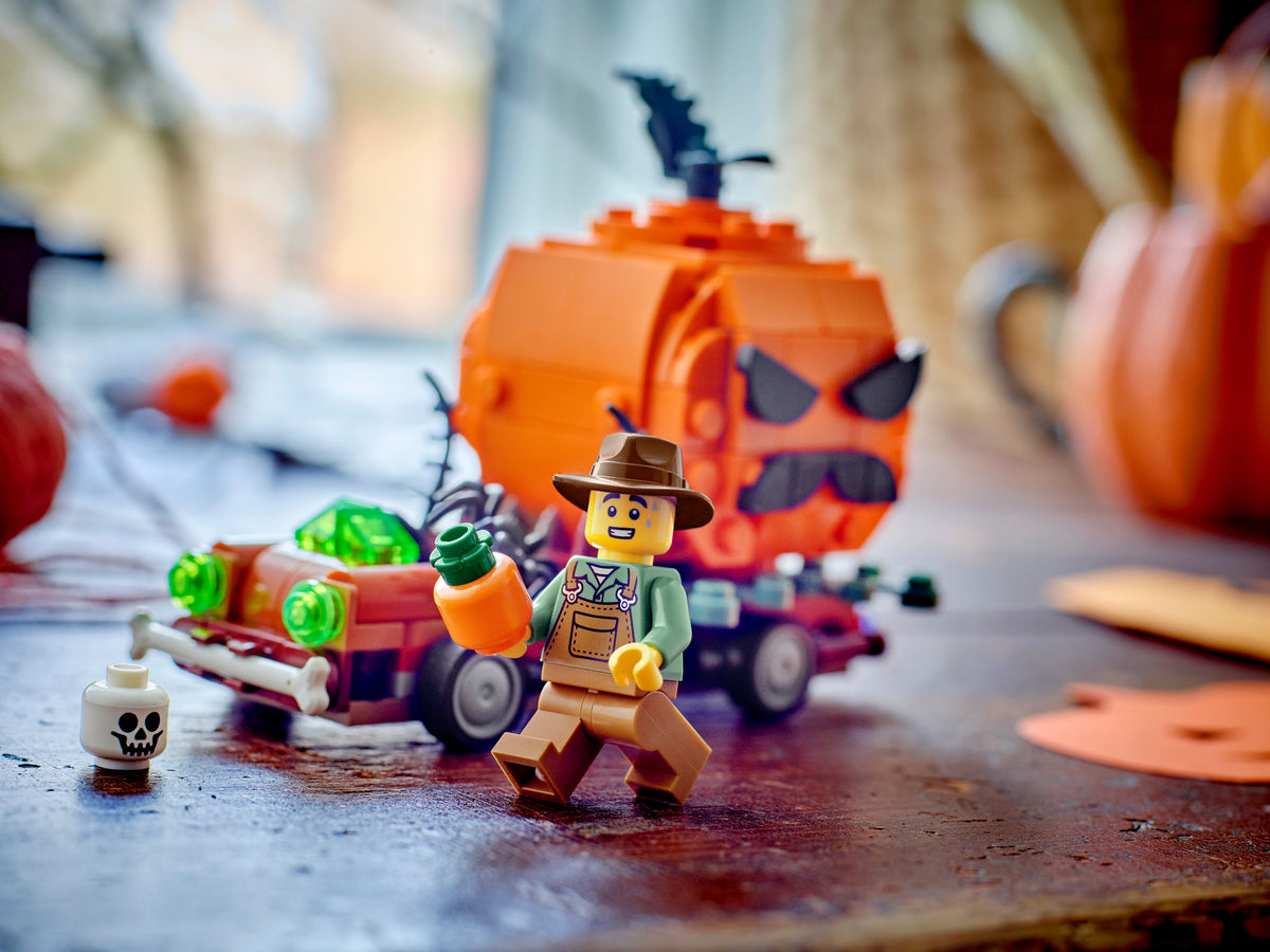 LEGO 40822 Furgone di Halloween Giocattolo, Kit Arti e Mestieri con Zucca e Minifigure del Contadino, Regalo per Bambini 8+