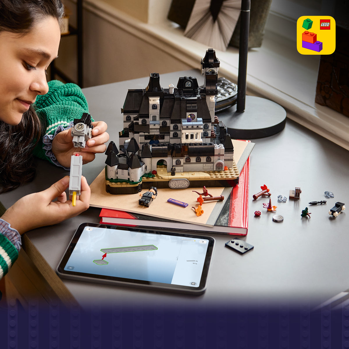 LEGO Wednesday 76788 Nevermore Academy, Modellino di Scuola Giocattolo con 3 Personaggi e Accessori, Regalo per Bambini 10+