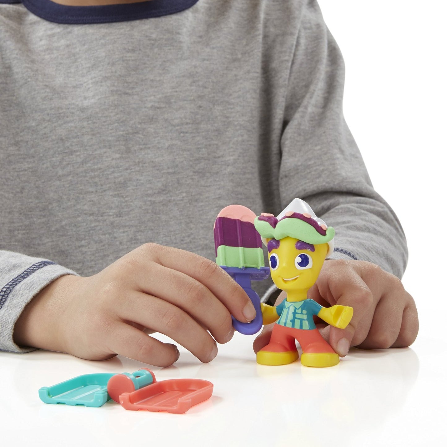 PLAYDOH TOWN ICE CREAM TRUCK