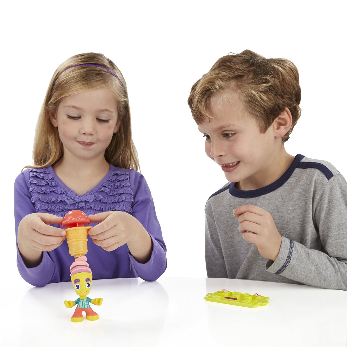 PLAYDOH TOWN ICE CREAM TRUCK