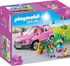FAMIGLIA AL PARCHEGGIO DELL'OUTLET