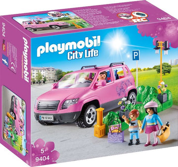 FAMIGLIA AL PARCHEGGIO DELL'OUTLET