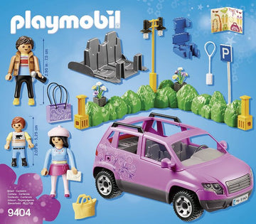 FAMIGLIA AL PARCHEGGIO DELL'OUTLET