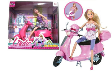 BAMBOLA LINDA IN SCOOTER