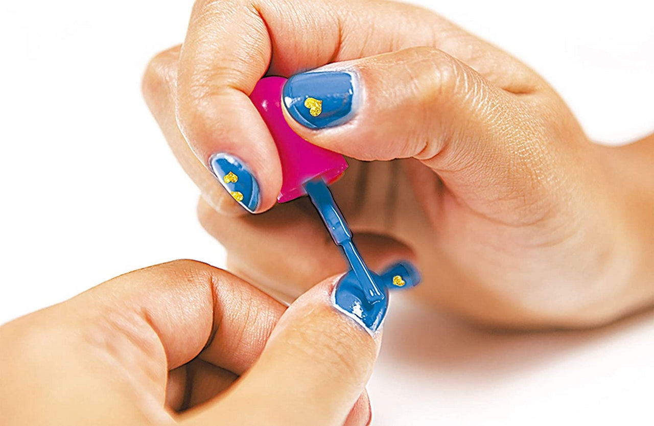 ME CONTRO TE - LUI E SODI NAIL MANI