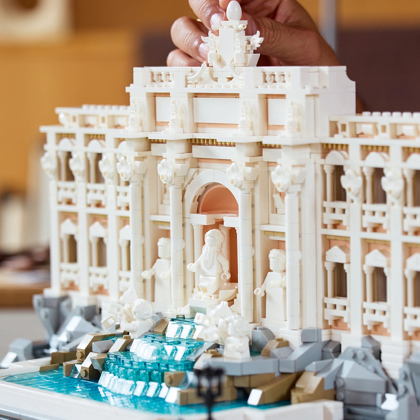 LEGO Architecture Fontana di Trevi - Kit Modellismo di Monumenti Barocchi con Facciata di Palazzo Poli e Sculture - Fai da Te per Adulti da Collezione - Regalo Uomo o Donna Amanti della Storia - 21062