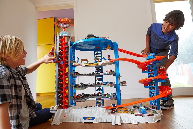 HOT WHEELS SUPER MEGA GARAGE