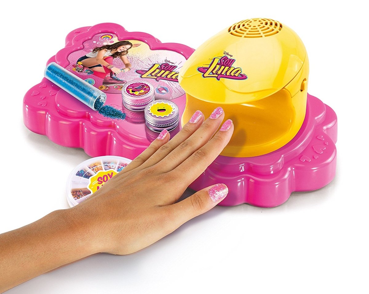 SOY LUNA - FASHION NAIL ART