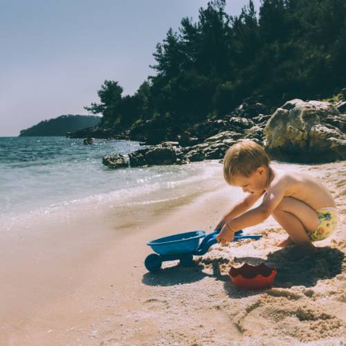 L’estate sta arrivando: quali sono i giochi più belli da fare in spiaggia con i tuoi bambini?