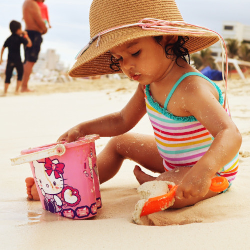 Bambini in spiaggia: 6 utili consigli per le mamme!