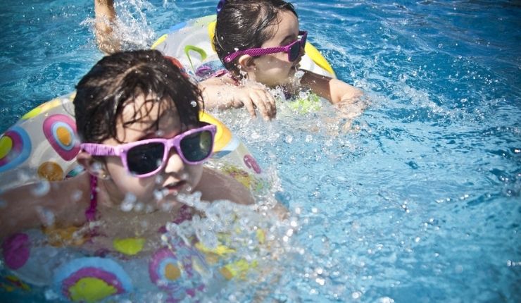 Mare o piscina. Cosa scegliere per i vostri figli?