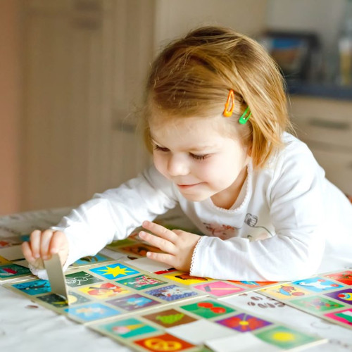 Giocare a carte con i bambini: un’attività tanto divertente quanto educativa