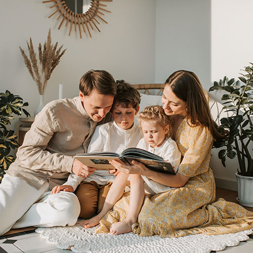 Leggere le fiabe ai bambini, ecco perché è importante