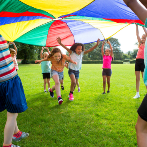 5 giochi da fare all’aria aperta con i bambini per allontanarli da schermi e videogiochi